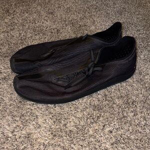 Vivo Barefoot Men's Black Minimalist Athletic Shoes